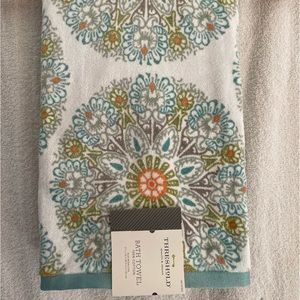 Threshold Towels - Blue Medallion - 2 Bath Towels and 3 Hand Towels